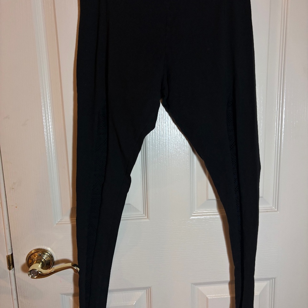 Women's Victoria's Secret Black Cut Out Leggings